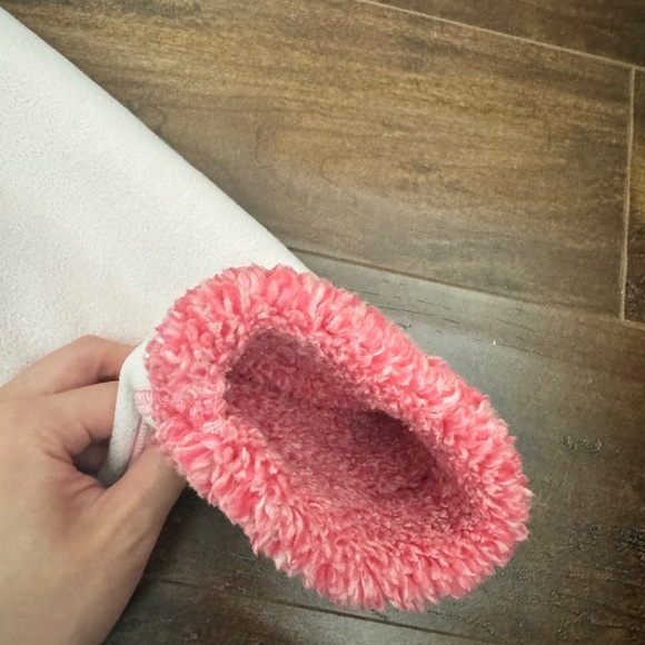 Uniqlo kids pink fluffy fleece jacket - Picture 4 of 4